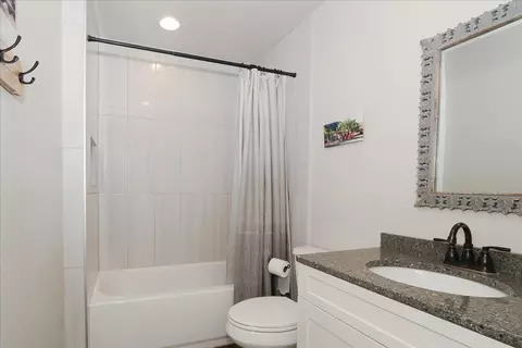 Bath - 5049 Lichfield Dr, Hoffman Estates, IL 60010 photo 1 of 1