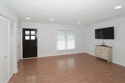 Living - 5049 Lichfield Dr, Hoffman Estates, IL 60010 photo 2 of 4