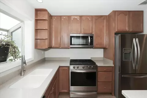 Kitchen - 5049 Lichfield Dr, Hoffman Estates, IL 60010 photo 1 of 5