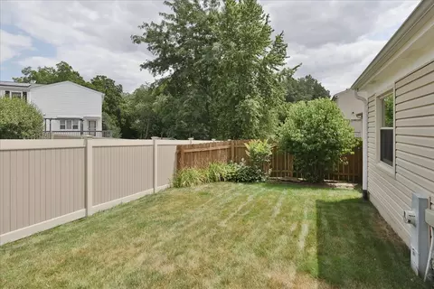 Exterior - 5049 Lichfield Dr, Hoffman Estates, IL 60010 photo 3 of 4