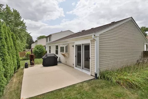Exterior - 5049 Lichfield Dr, Hoffman Estates, IL 60010 photo 4 of 4