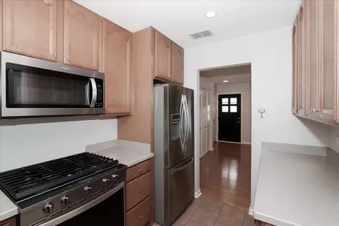 Kitchen - 5049 Lichfield Dr, Hoffman Estates, IL 60010 photo 3 of 5