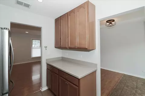 Kitchen - 5049 Lichfield Dr, Hoffman Estates, IL 60010 photo 5 of 5