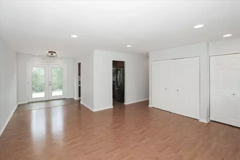 Living - 5049 Lichfield Dr, Hoffman Estates, IL 60010 photo 3 of 4