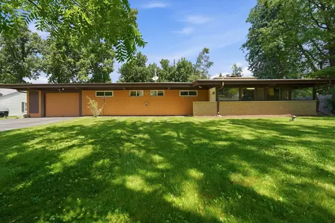 Exterior - 1460 Eagle Rd, Elgin, IL 60123 photo 2 of 4