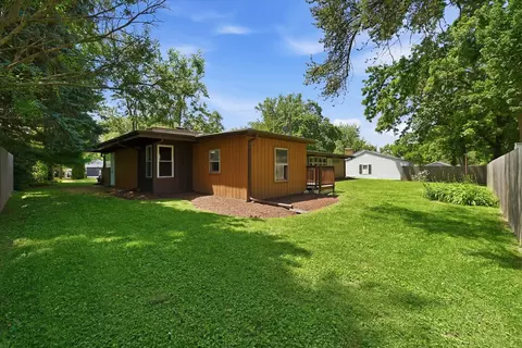 Exterior - 1460 Eagle Rd, Elgin, IL 60123 photo 4 of 4