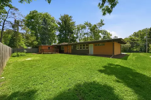 Exterior - 1460 Eagle Rd, Elgin, IL 60123 photo 3 of 4