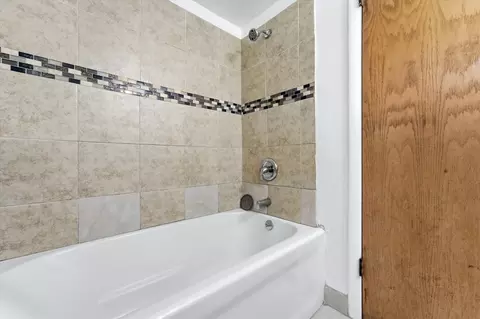 Bath - 1460 Eagle Rd, Elgin, IL 60123 photo 2 of 2
