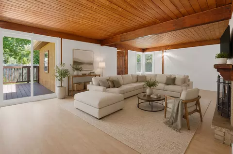 Living - 1460 Eagle Rd, Elgin, IL 60123 photo 3 of 4
