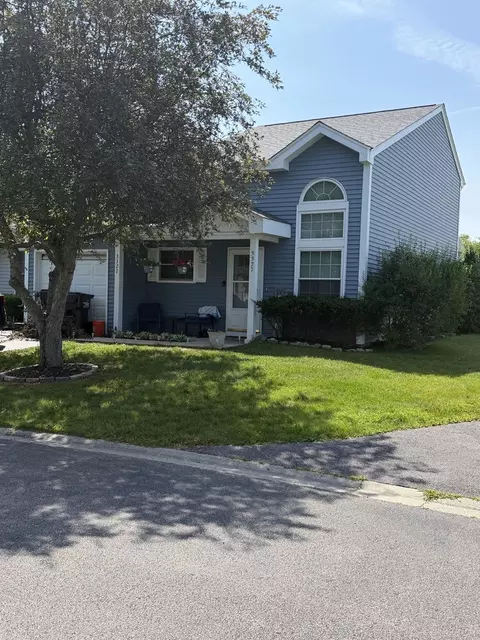 3327 Greenwich Ln, Island Lake, IL 60042