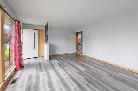 Living - 16446 Emerald Ave, Harvey, IL 60426 photo 2 of 4