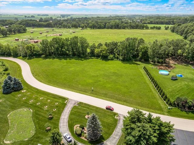 11217 Hill Crest Ln, Marengo, IL 60152