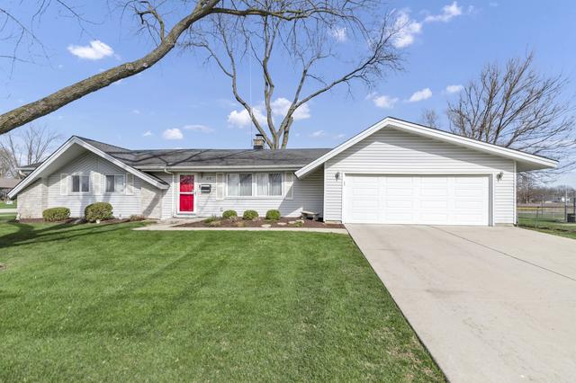 319 S Braintree Dr, Schaumburg, IL 60193