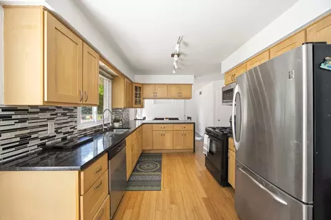 Kitchen - 904 Chippewa Dr, Elgin, IL 60120 photo 4 of 7
