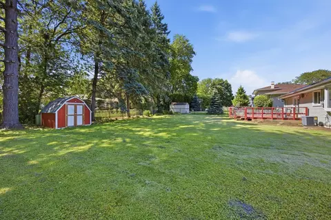 Exterior - 904 Chippewa Dr, Elgin, IL 60120 photo 4 of 4