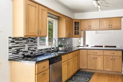 Kitchen - 904 Chippewa Dr, Elgin, IL 60120 photo 2 of 7