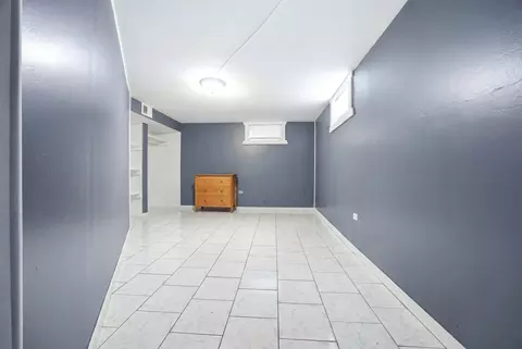 Bedroom - 904 Chippewa Dr, Elgin, IL 60120 photo 6 of 7