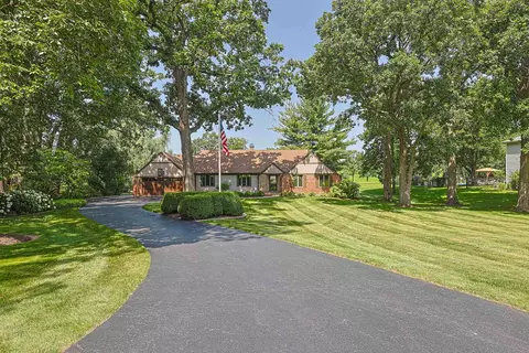 3 S654 Terrace Dr, North Aurora, IL 60542