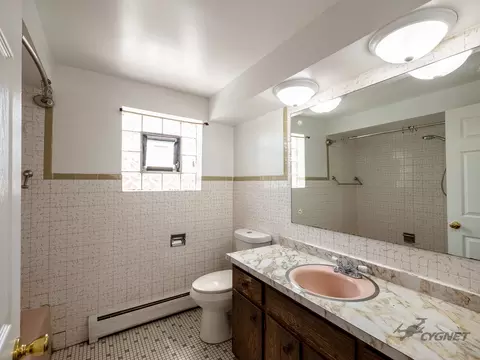 Bath - 3940 Center Ave, Lyons, IL 60534 photo 1 of 3