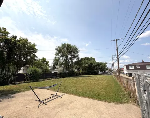 Exterior - 3940 Center Ave, Lyons, IL 60534 photo 3 of 4