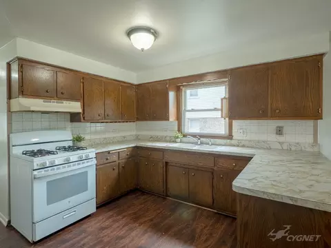 Kitchen - 3940 Center Ave, Lyons, IL 60534 photo 1 of 3