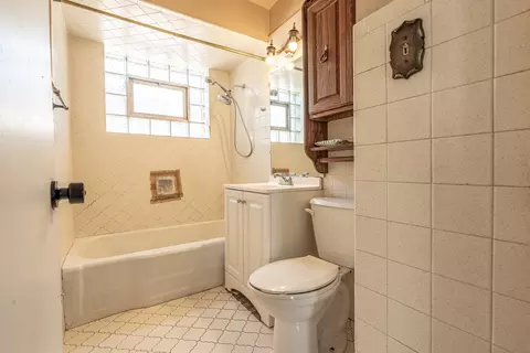 Bath - 3307 E 136th St, Chicago, IL 60633 photo 1 of 2