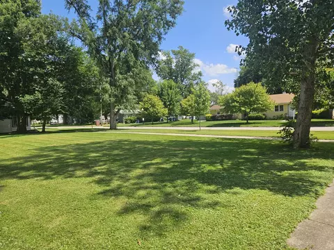 324 W Washington St, Momence, IL 60954