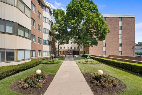 5500 Lincoln Ave #504W, Morton Grove, IL 60053