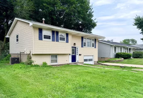 3324 Eastern Ave, Davenport, IA 52807