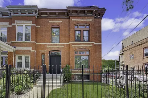 700 S Oakley Blvd, Chicago, IL 60612