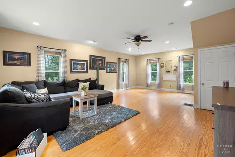 Living - 2802 N Ringwood Rd, Mchenry, IL 60050 photo 1 of 1