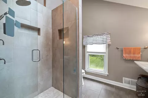Bath - 2802 N Ringwood Rd, Mchenry, IL 60050 photo 3 of 4