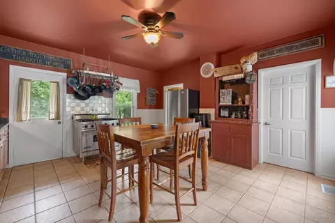 Kitchen - 2802 N Ringwood Rd, Mchenry, IL 60050 photo 2 of 3