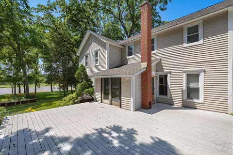 Exterior - 2802 N Ringwood Rd, Mchenry, IL 60050 photo 2 of 8