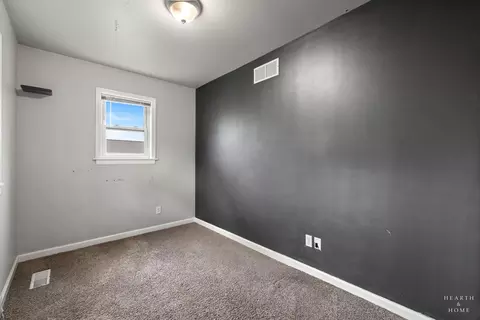 Bedroom - 2802 N Ringwood Rd, Mchenry, IL 60050 photo 4 of 4