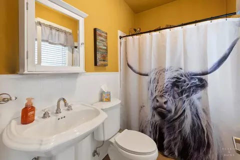 Bath - 2802 N Ringwood Rd, Mchenry, IL 60050 photo 1 of 4