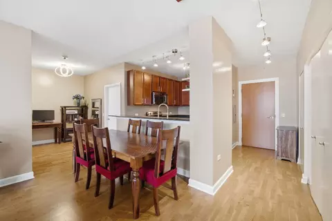 Dining - 100 E 14th St #1209, Chicago, IL 60605 photo 1 of 2