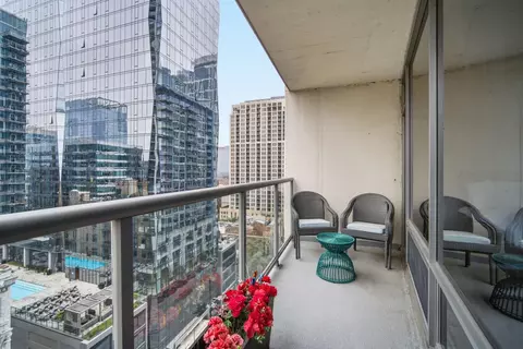 Exterior - 100 E 14th St #1209, Chicago, IL 60605 photo 3 of 5