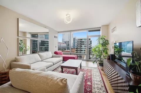 Living - 100 E 14th St #1209, Chicago, IL 60605 photo 1 of 3