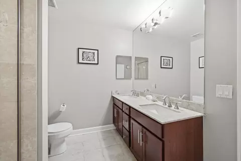 Bath - 100 E 14th St #1209, Chicago, IL 60605 photo 2 of 3