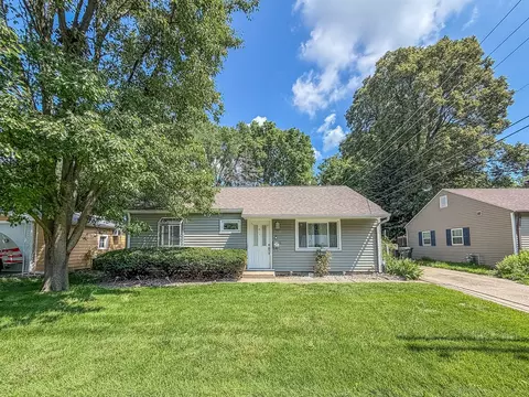 704 Hawthorne Dr, Urbana, IL 61801