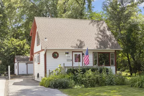 316 W 5th Ave, Naperville, IL 60563