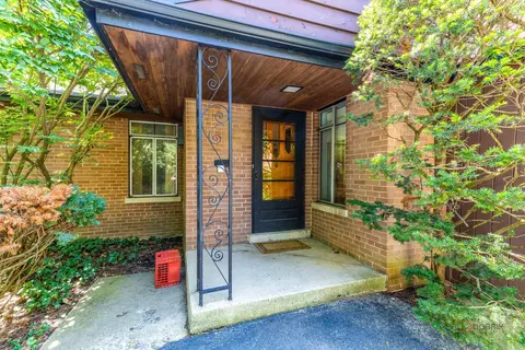 9320 Forestview Rd, Evanston, IL 60203 photo 3