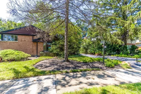 9320 Forestview Rd, Evanston, IL 60203 photo 1