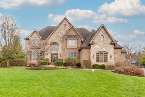 37 W209 Deer Pond Ct, Saint Charles, IL 60175