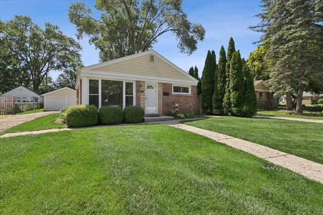 837 Lange St, Mundelein, IL 60060