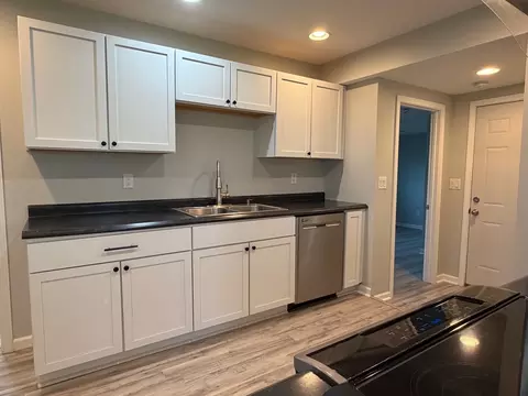 Kitchen - 5538 W 1000 N Rd, Kankakee, IL 60901 photo 2 of 2