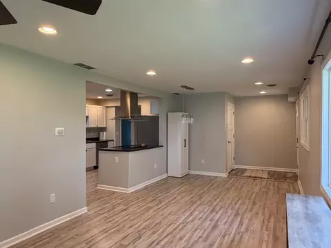 Living - 5538 W 1000 N Rd, Kankakee, IL 60901 photo 3 of 3