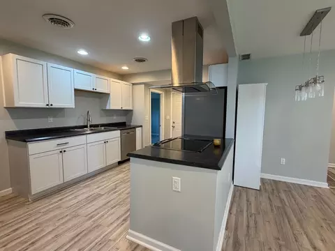 Kitchen - 5538 W 1000 N Rd, Kankakee, IL 60901 photo 1 of 2