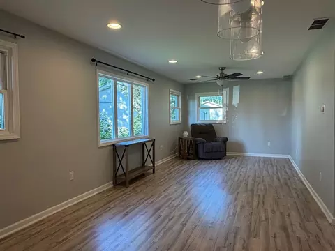 Living - 5538 W 1000 N Rd, Kankakee, IL 60901 photo 2 of 3